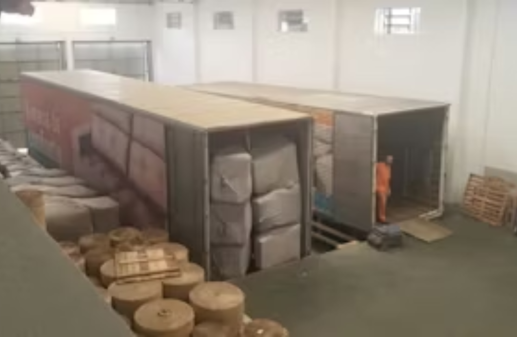 Docas de abastecimento para entrega dos móveis produzidos